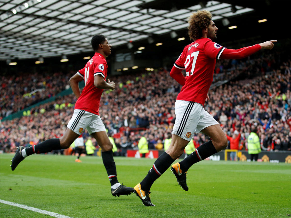 فيلايني يحتفل بهدف الفوز أمس