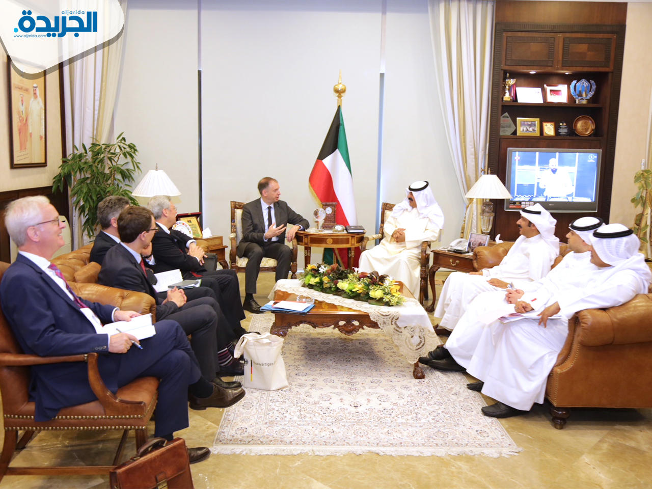 نائب وزير الخارجية خالد الجارالله اثناء اجتماعه مع وزير الدولة بوزارة الخارجية الألمانية نيلس أنن