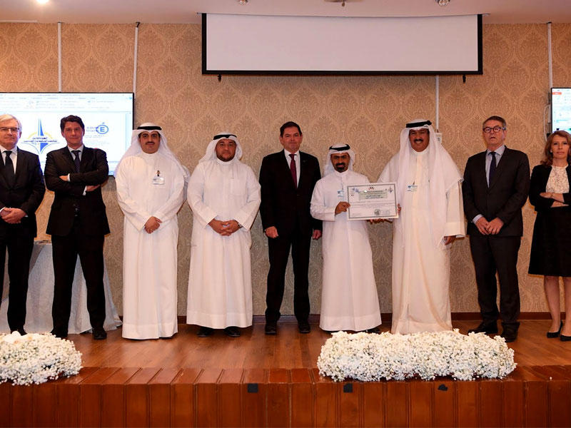 المضف خلال تكريمه مديري المعاهد