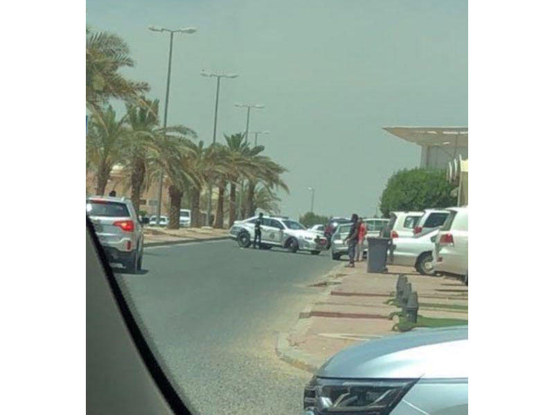 الأجهزة الأمنية تغلق المنطقة