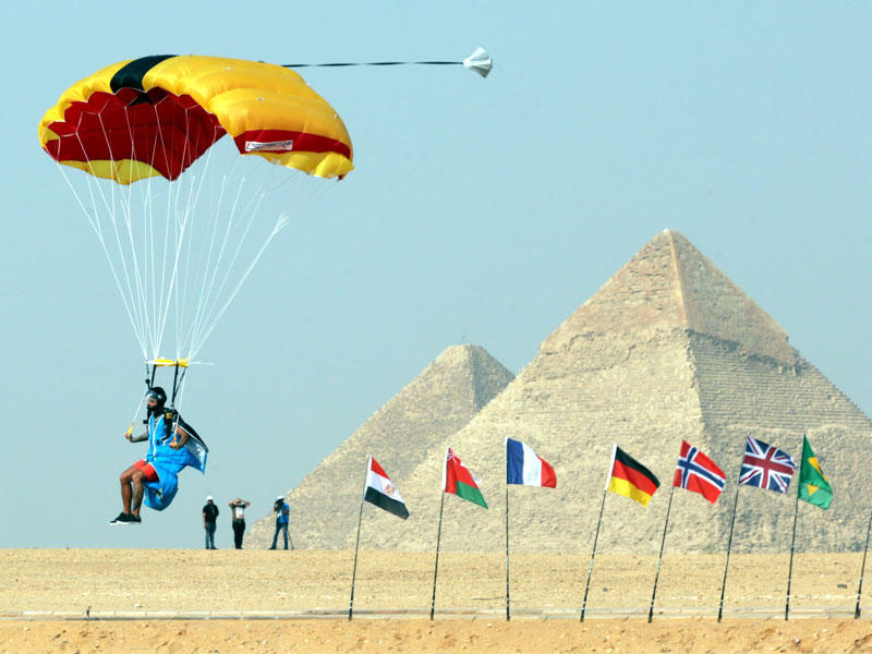 جانب من مهرجان الألعاب الهوائية في القاهرة قبل أيام (أي بي ايه)