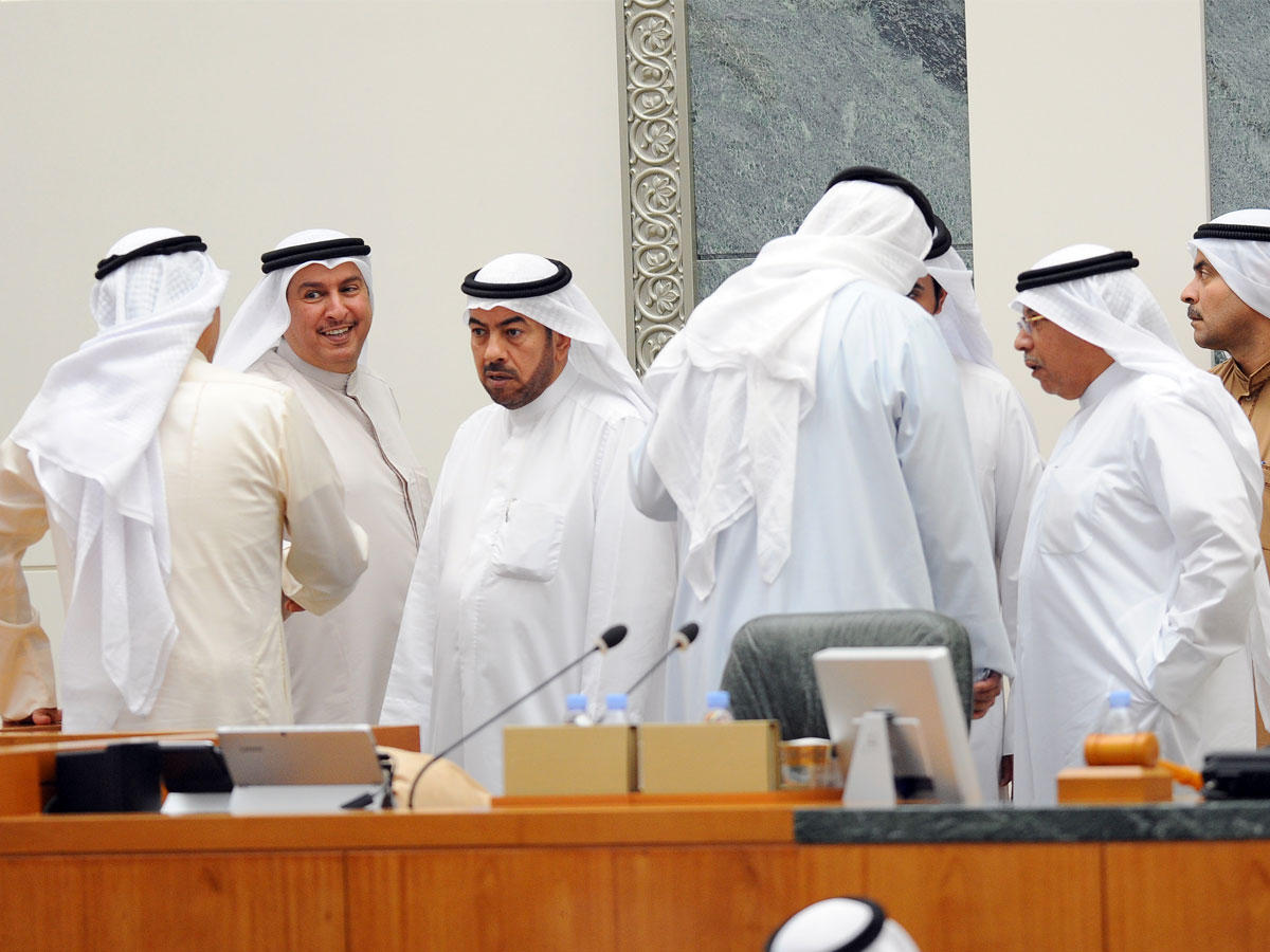 مشاورات نيابية حكومية خلال الجلسة