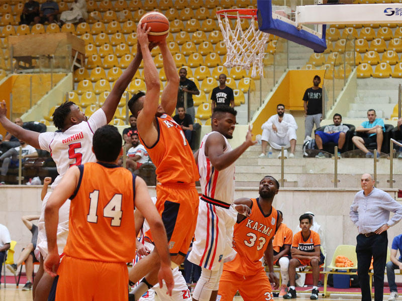 صراع تحت سلة الكويت (تصوير جورج رجي) 