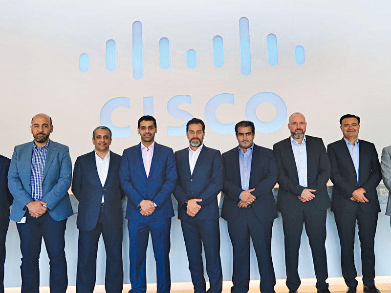 آل ثاني مع قياديي Ooredoo وإدارة Cisco