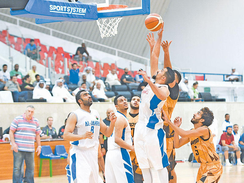 محاولة تسجيل لفريق  القادسية في سلة الجهراء (تصوير نوفل إبراهيم)