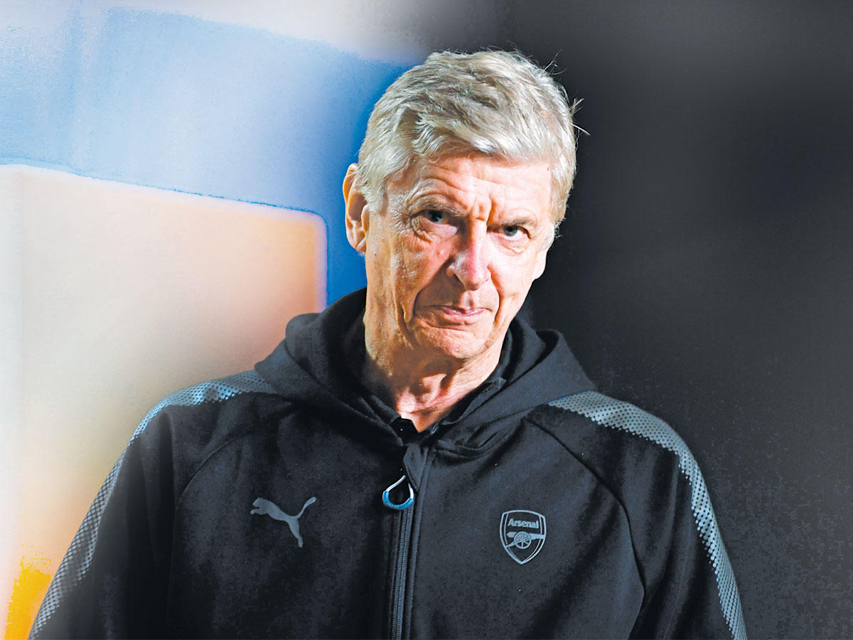 أرسين فينغر مدرب أرسنال الإنكليزي