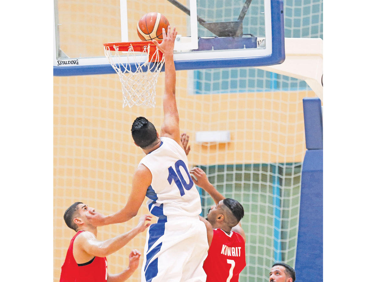 ضاري يسجل في سلة الكويت في لقاء سابق 