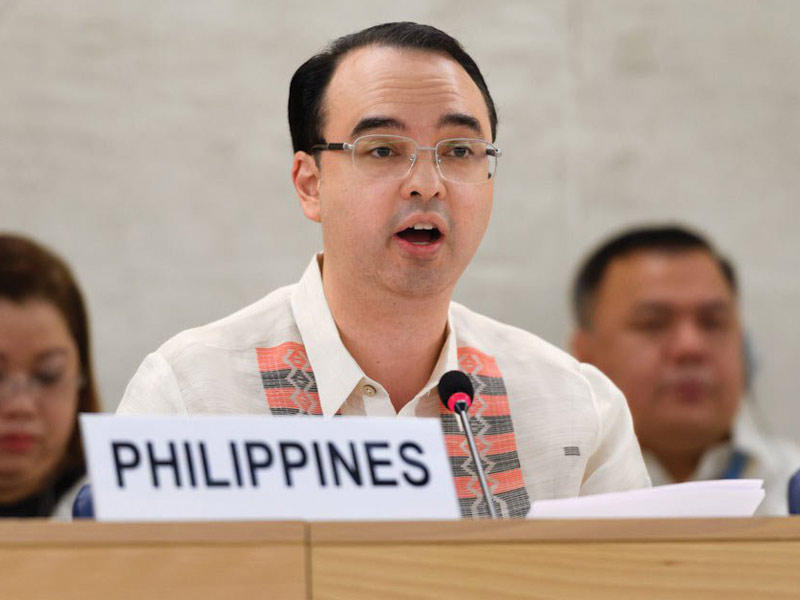 وزير الخارجية الفلبيني آلان بيتر كايتانو