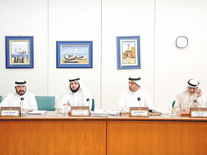 اللجنة التعليمية في اجتماع سابق