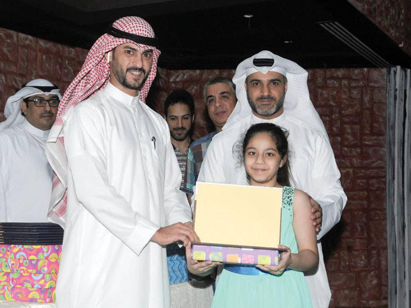 جانب من تكريم متفوقي ابناء مساهمي جمعية الشرق