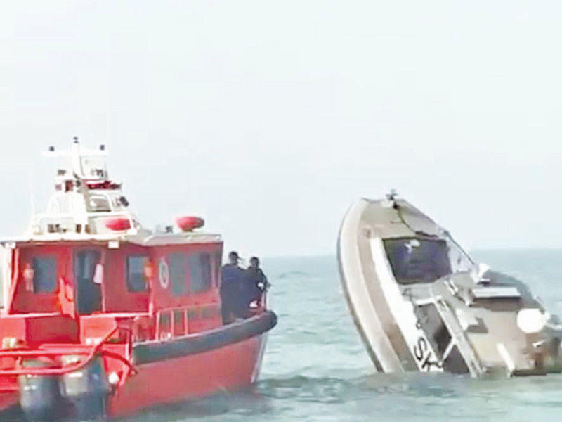 صورة مأخوذة من مقطع فيديو للزورق خلال إنقاذه