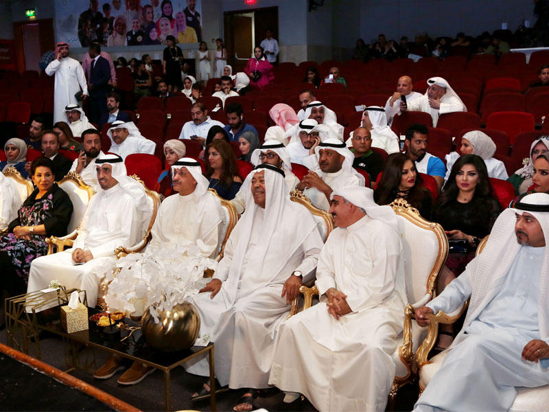 طارق المزرم يتوسط سعد الفرج وغالب العصيمي وسعاد عبد الله ويوسف مصطفى 