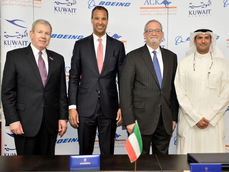 صورة جماعية لممثلي الكلية والشركة