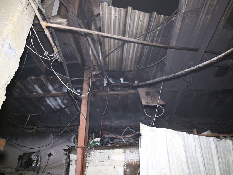 آثار الحريق بالمنزل