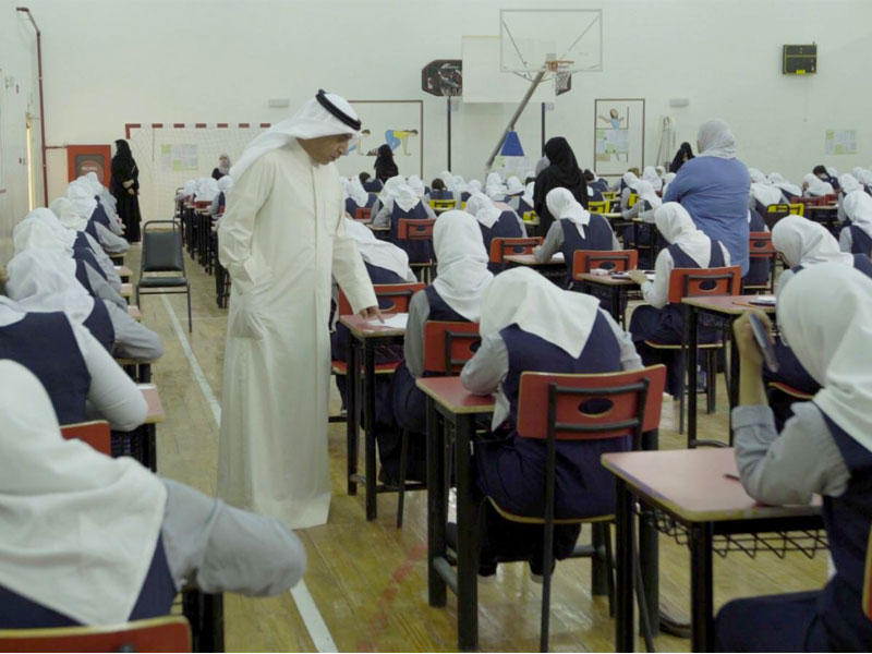 العازمي متفقداً لجان الاختبارات أمس