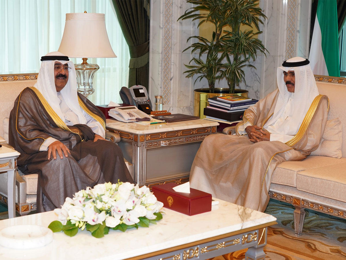 ولي العهد مستقبلاً مشعل الأحمد أمس