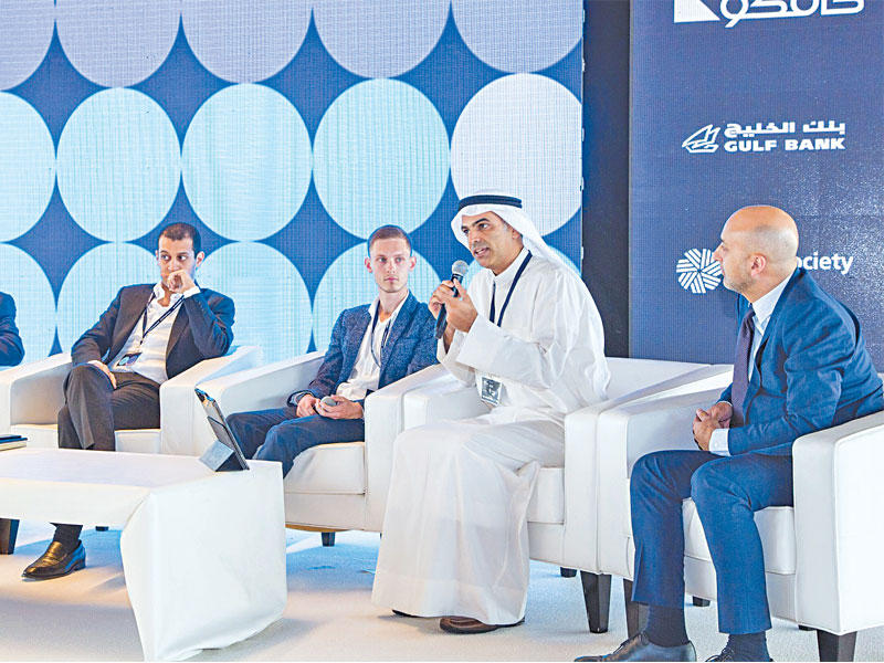 الصالح متحدثاً خلال المؤتمر 