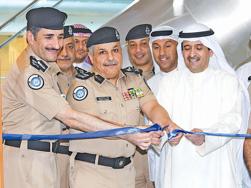 الجراح مفتتحاً المركز بحضور معرفي والسميط