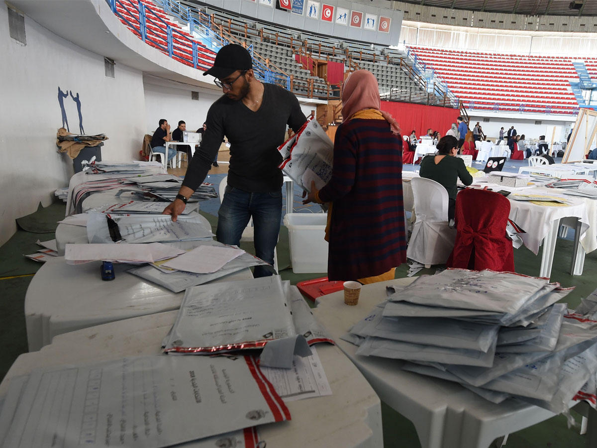 موظفو الهيئة العليا المستقلة للانتخابات في تونس