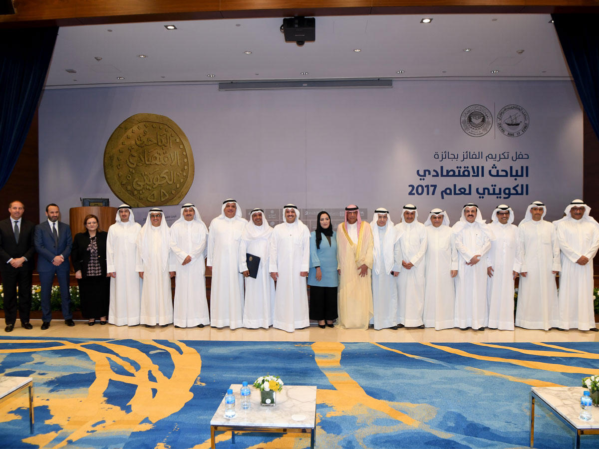 صورة جماعية للمشاركين في الاحتفالية