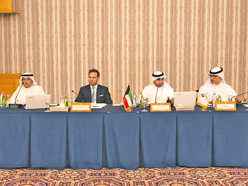 الفهد يقدم شرحاً عن إجراءات المزايدة