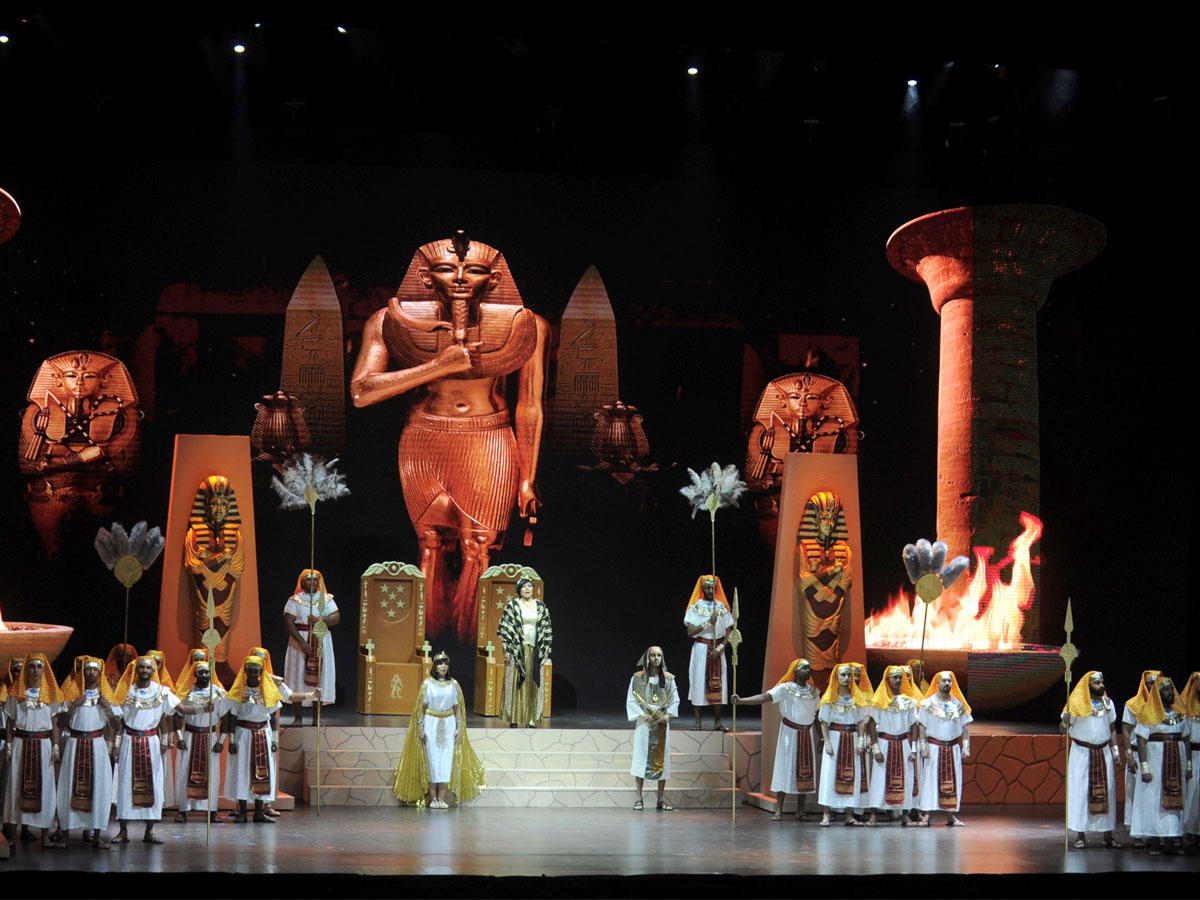 لوحة إنشاء أوبرا عايدة في مصر 