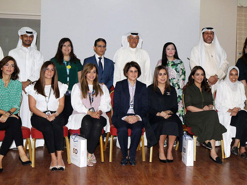 الحساوي يتوسط مسؤولي القطاع الخاص على هامش إطلاق الحملة