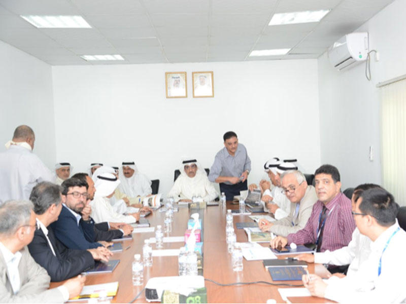 الوقيان مترئساً اجتماع مقاولي «المطلاع» أمس