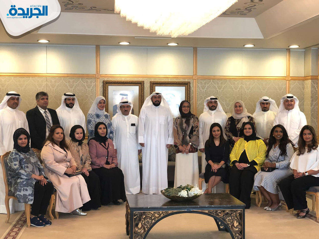  وزير الصحة الشيخ الدكتور باسل الصباح خلال استقباله ممثلي اللجنة الوطنية العليا لحماية الطفل في الكويت? 