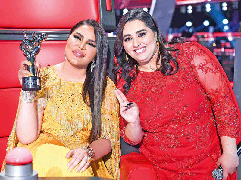 دموع تحتفي باللقب مع أحلام 