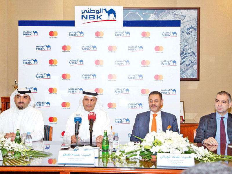 الصقر والجبالي يتوسطان كوكوسوليس والعثمان خلال المؤتمر