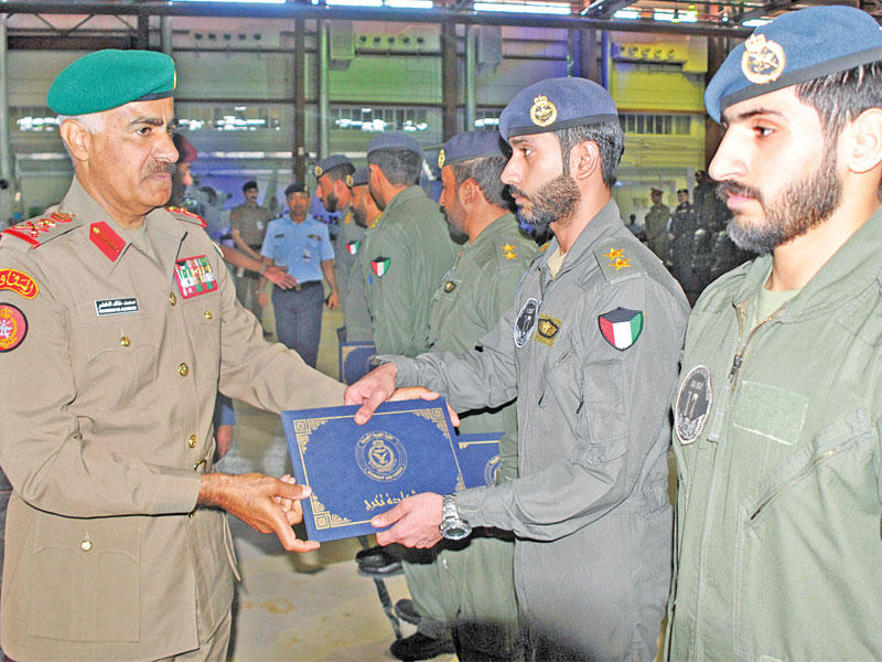 الخضر مكرماً الخريجين