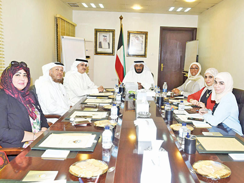 الخراز والمطوطح خلال الاجتماع