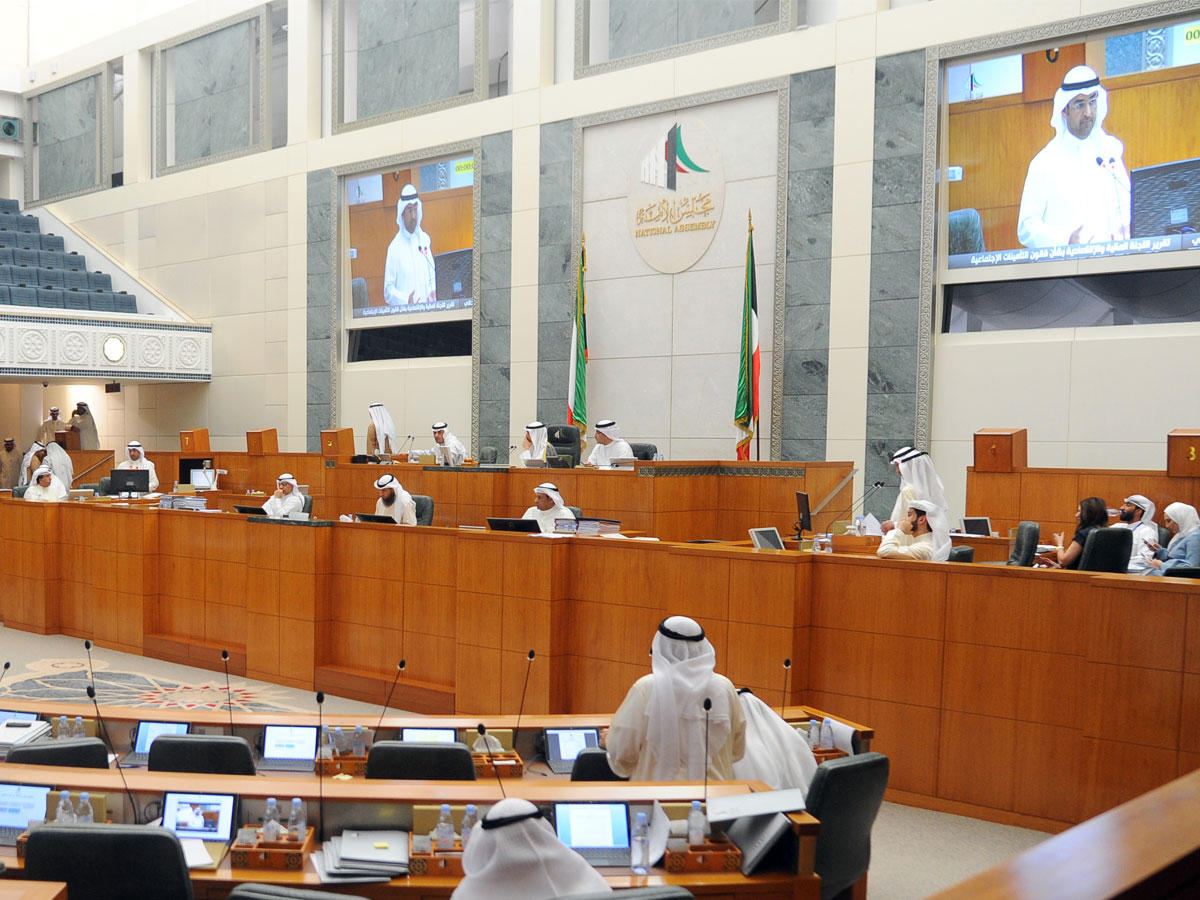 المجلس خلال مناقشة «التقاعد المبكر»   (تصوير عبدالله الخلف)n