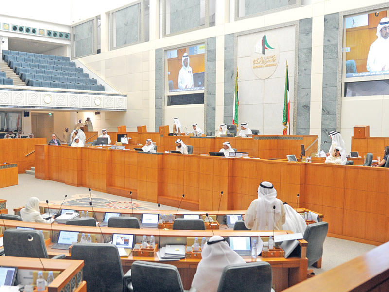 المجلس خلال مناقشة «التقاعد المبكر»   (تصوير عبدالله الخلف)