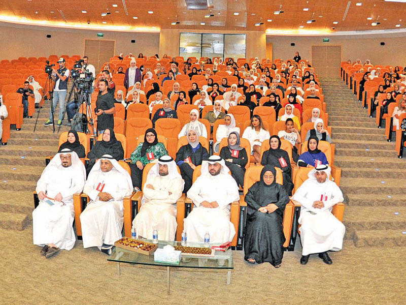 موظفو «الهيكلة» خلال الملتقى الاحتجاجي أمس