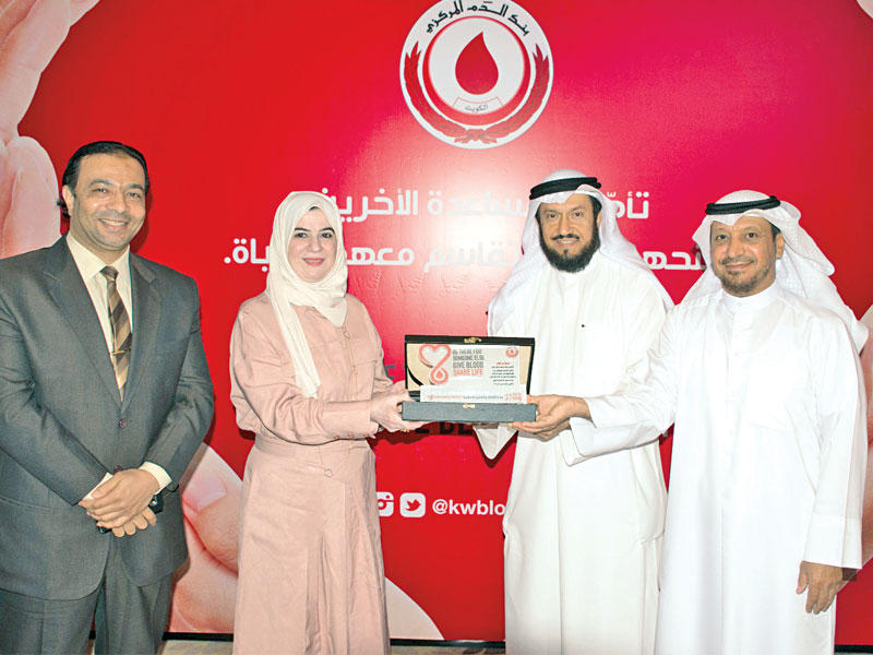 القطان تكرم الشعيب