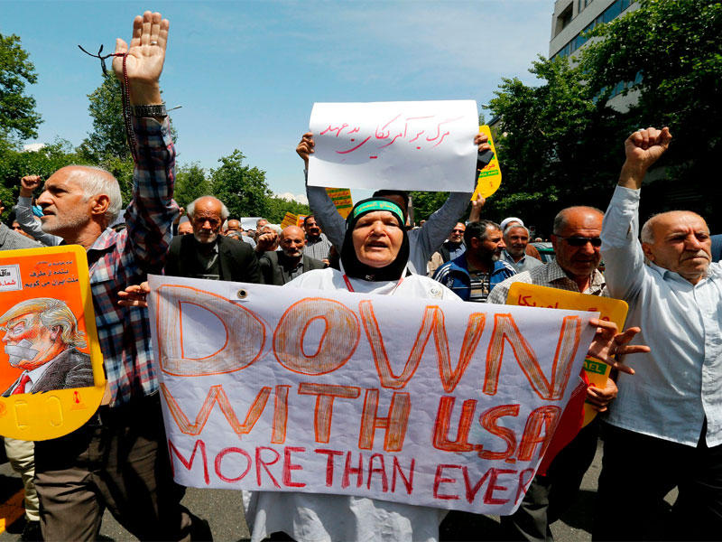إيرانيون يتظاهرون ضد أميركا بعد انسحابها من الاتفاق النووي