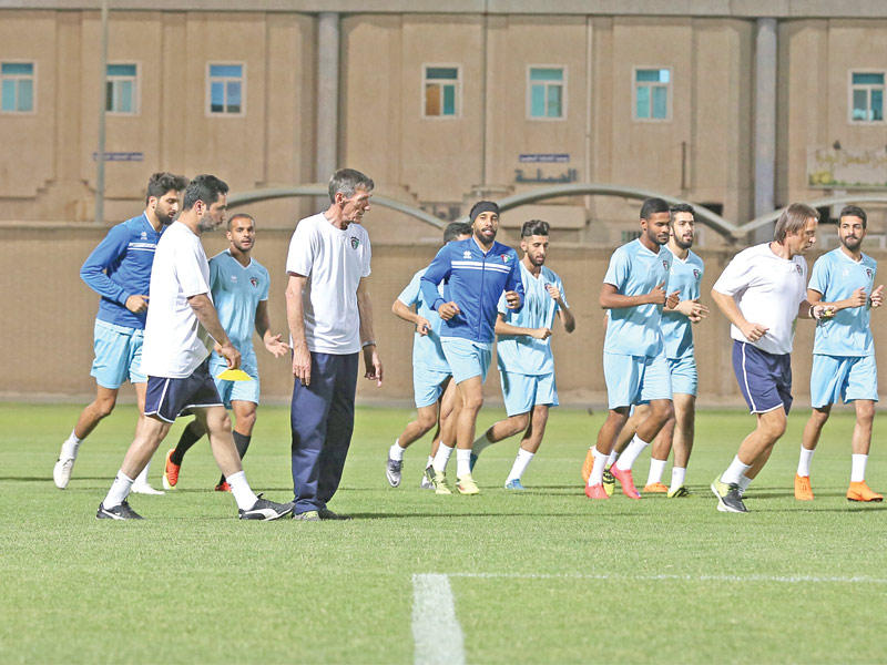 جانب من تدريبات الأزرق