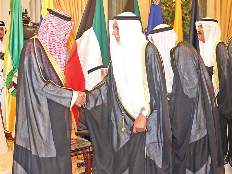 ولي العهد يتلقى تهنئة المطاوعة