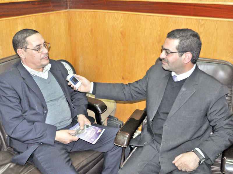 بو بكر متحدثاً إلى محرر «الجريدة»