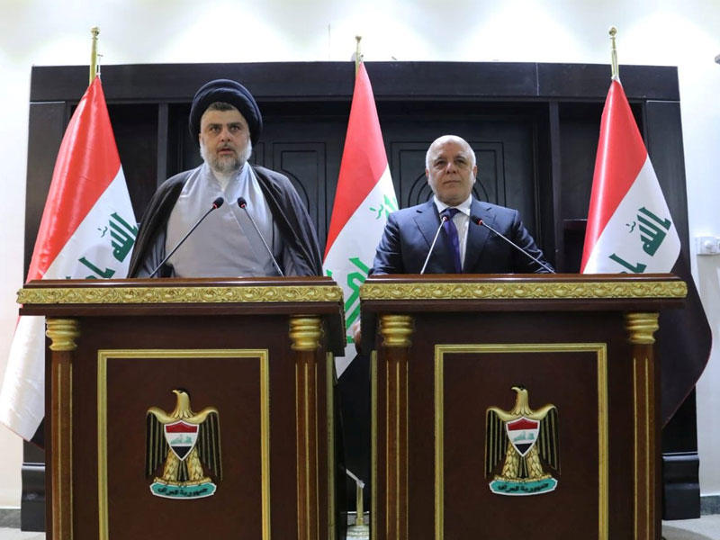 الصدر والعبادي خلال لقائهما أمس الأول في مكتب الصدر ببغداد
