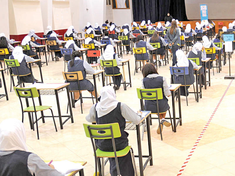 جانب من اختبارات الطالبات 