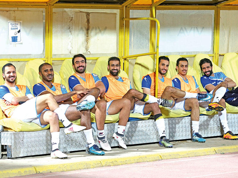 لاعبو السالمية على مقاعد الاحتياط