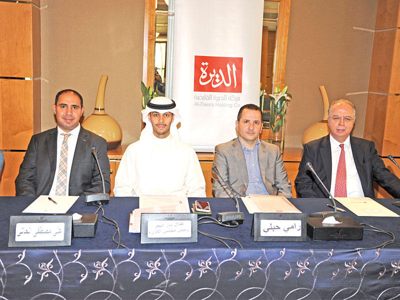 طلال البحر مترئساً الجمعية العمومية (تصوير عوض التعمري)