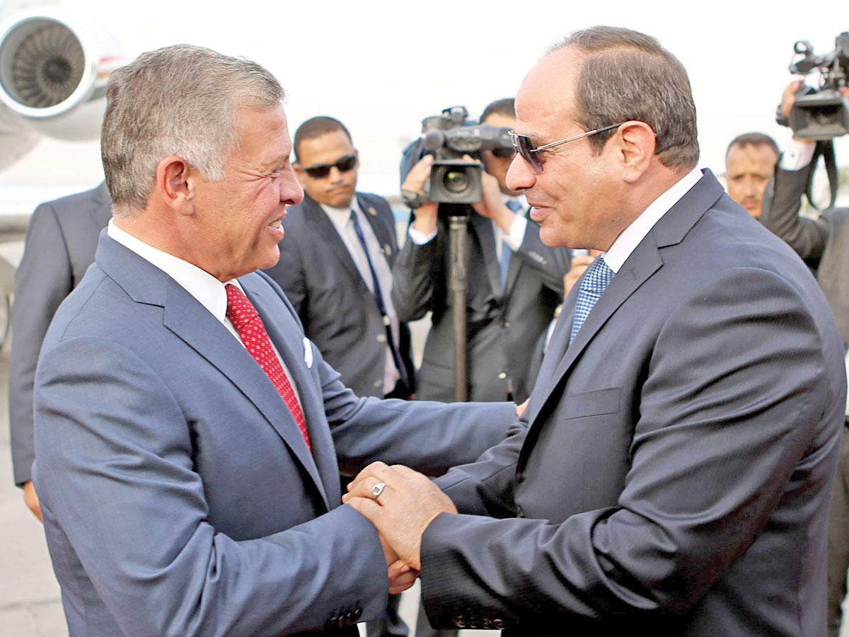 السيسي مستقبلاً عبدالله الثاني أمس الأول