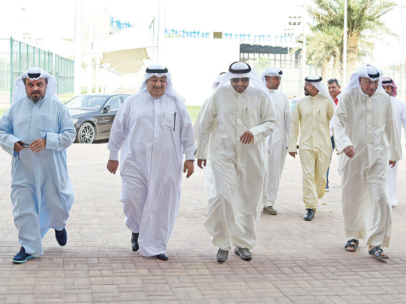 بوخمسين مستقبلاً وزير الإعلام و«الشباب» محمد الجبري