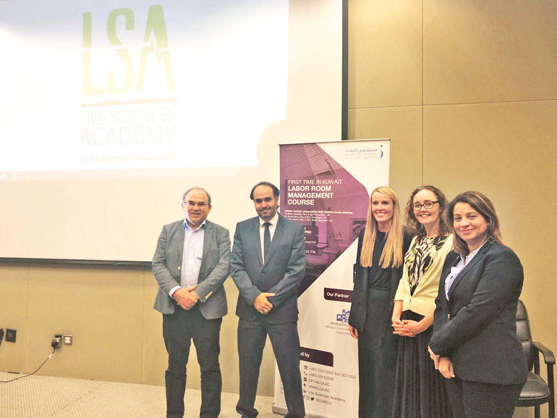 النجار والأطباء المدربون