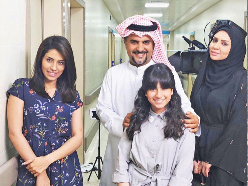 مشاري البلام وعبير أحمد في لقطة من مسلسل «مع حصة قلم»