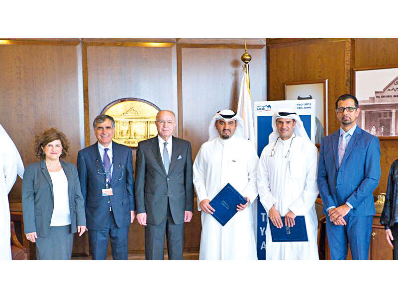 لقطة جماعية عقب توقيع الاتفاقية